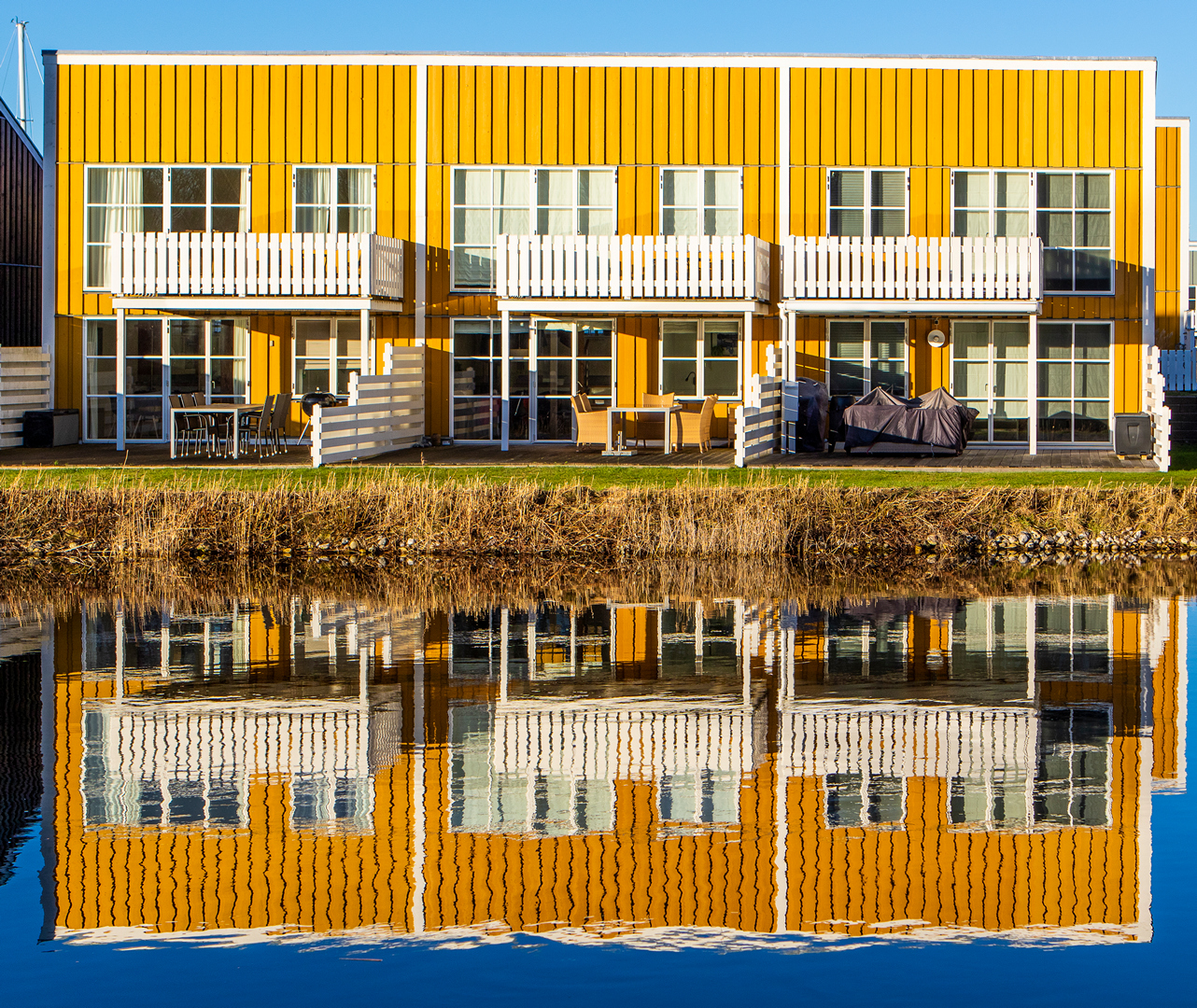 Billed 23-the yellow House
