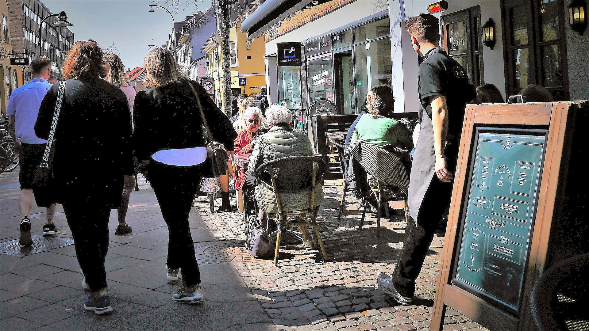 Billed 36 - april 23 - frit emne